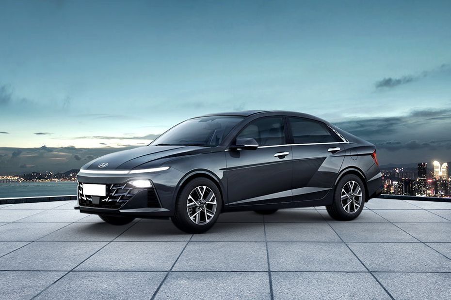 Hyundai Verna Front 1/4 left