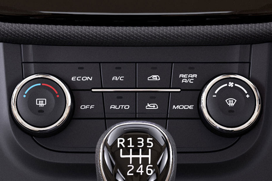 Mahindra Marazzo AC controls