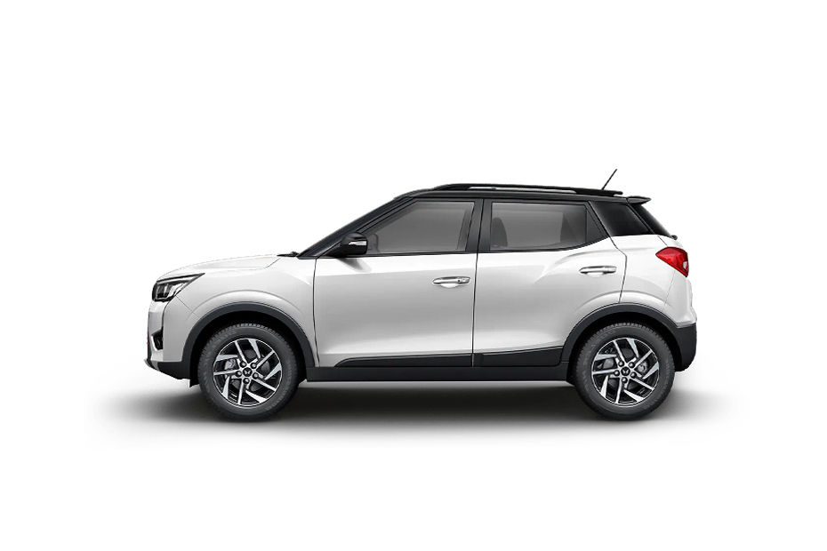 Mahindra XUV300 Pearl White Napoli Black