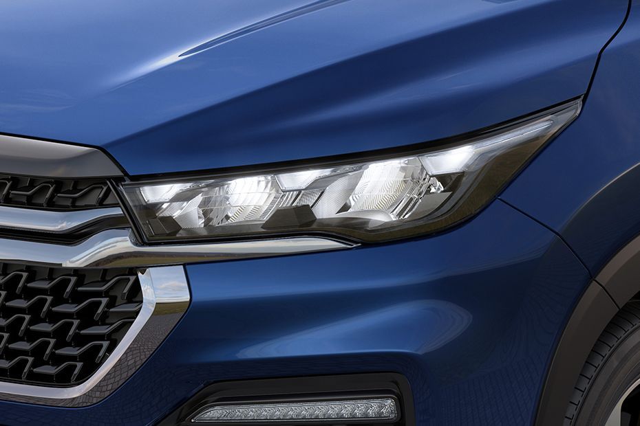 Maruti Invicto Headlamp