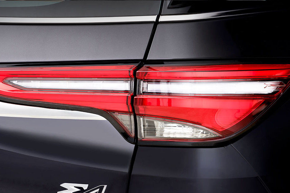 Toyota Fortuner Tail lamp