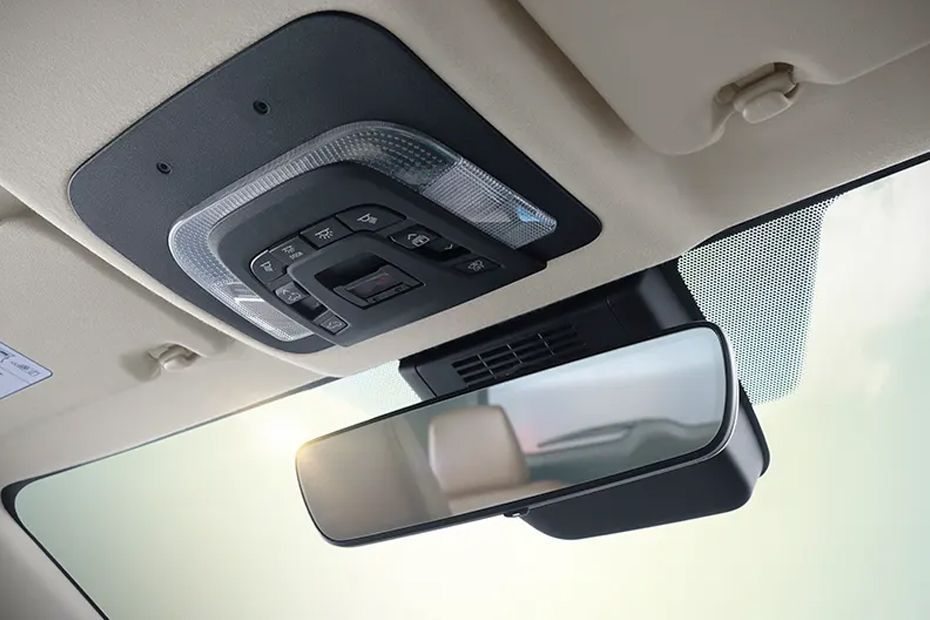 Toyota Innova Hycross View out back